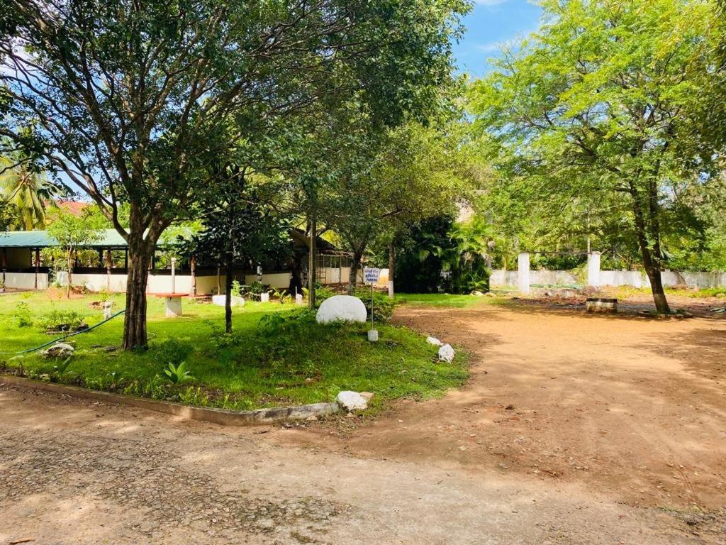 Hotel Resthouse Vavuniya Exterior foto
